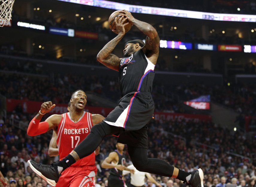Harden anota 46, Rockets remontan y ganan a Clippers