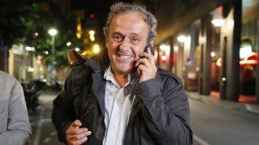 Abogado: Platini reclamará salarios atrasados a la UEFA