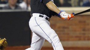 Beltrán de los Mets se lastima espinilla con bola de foul