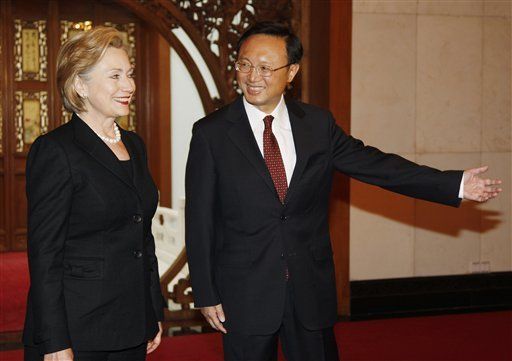 Clinton busca impulsar en China temas ambientales y finanzas