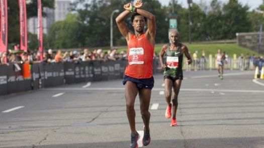 El subcampeón olímpico de maratón Lilesa vuelve a Etiopía tras el exilio