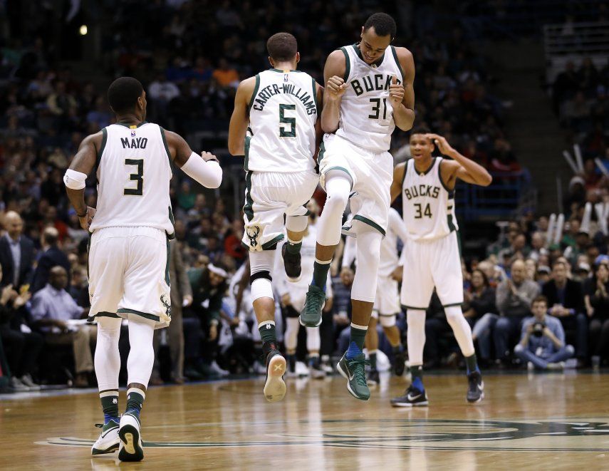 Bucks colocan marca de 76ers en 1-30 con triunfo de 113-100