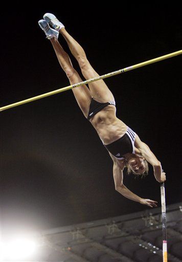 Isinbaeva impone marca mundial en salto con pértiga