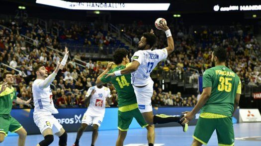 Francia sufre para ganar a Brasil en su inicio en Mundial de balonmano