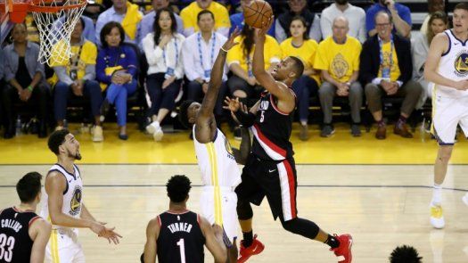 Curry anota 36 y los Warriors dan primero en la final del Oeste