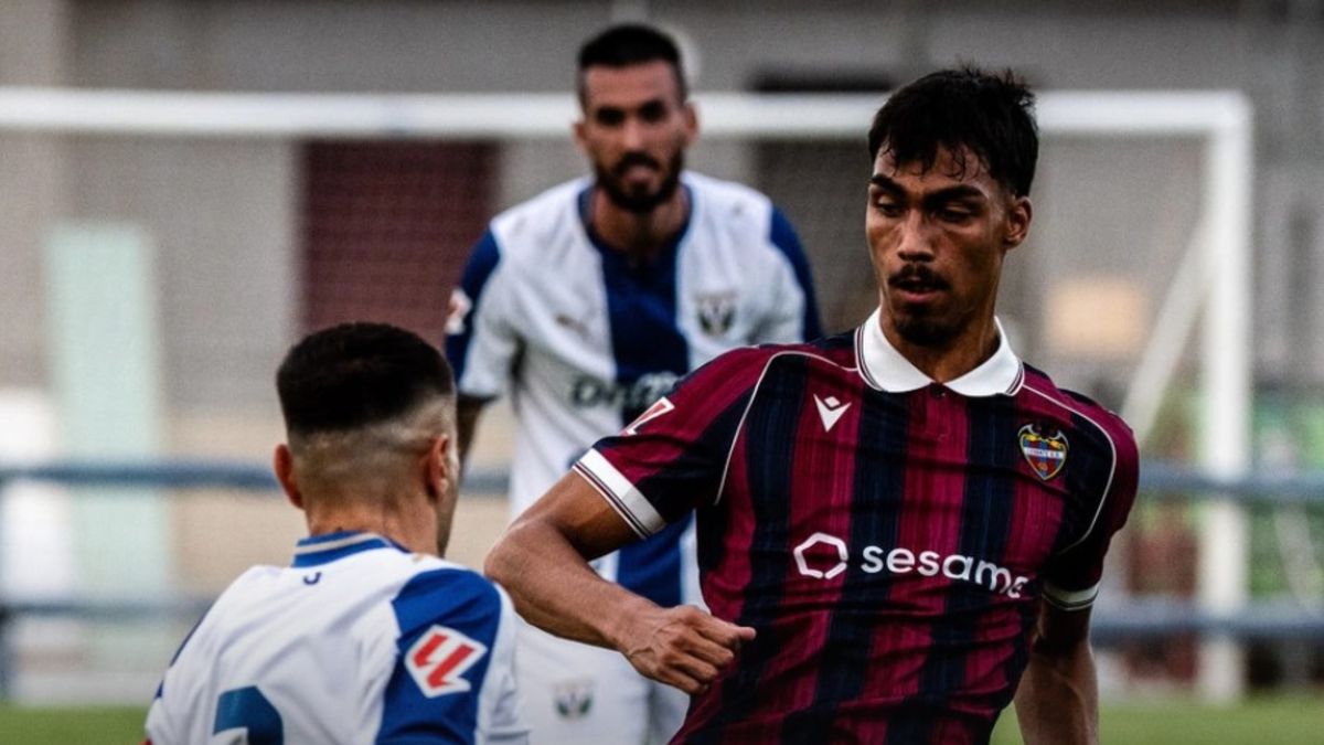 Martín Krug deja el Levante para irse cedido a la Primera Federación Martín Krug deja el Levante para irse cedido a la Primera Federación