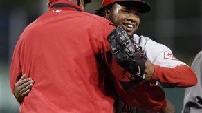 Pelota de un hit de Cueto lleva a Rojos a la victoria