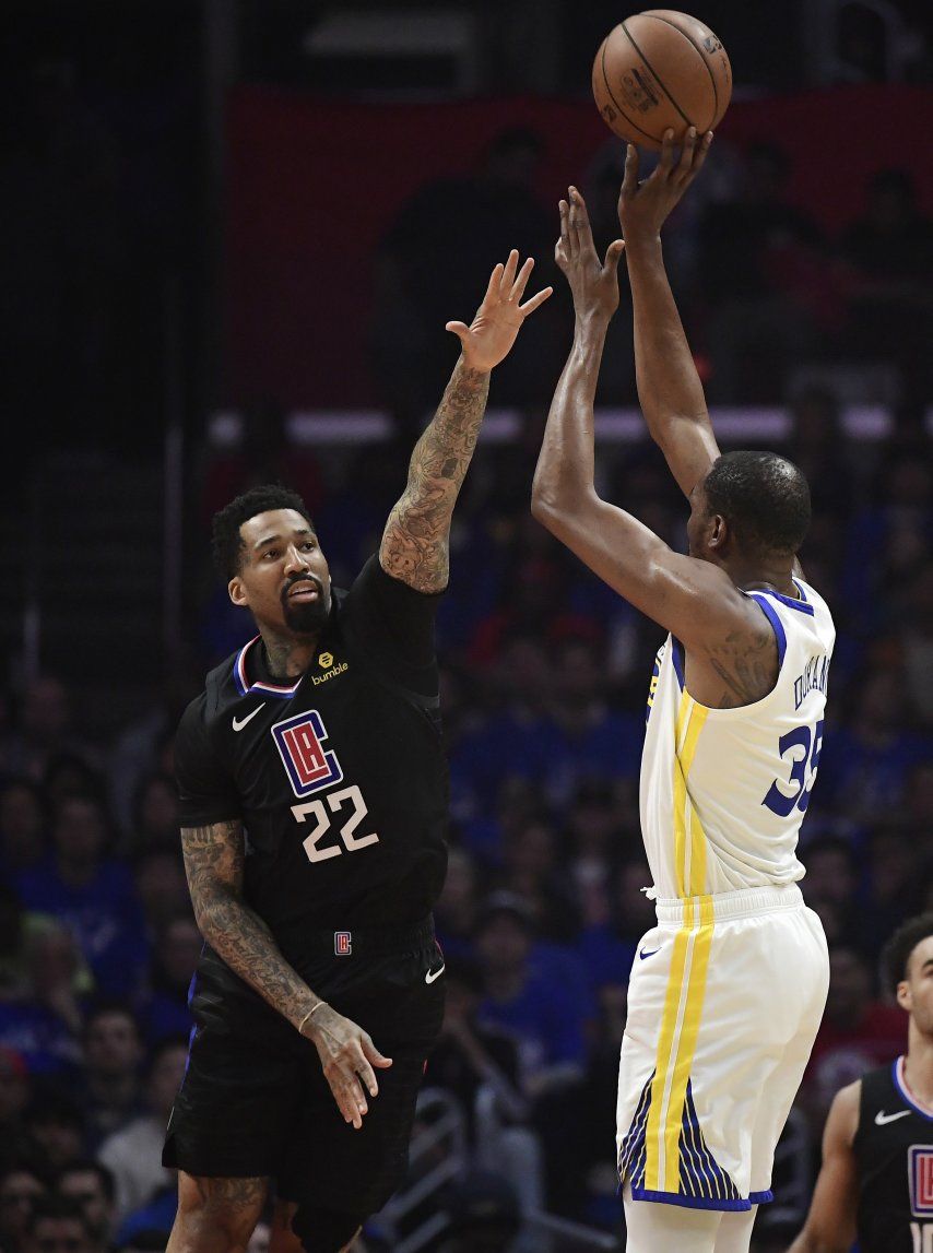 Warriors vencen 113-105 a Clippers y aventajan la serie 3-1