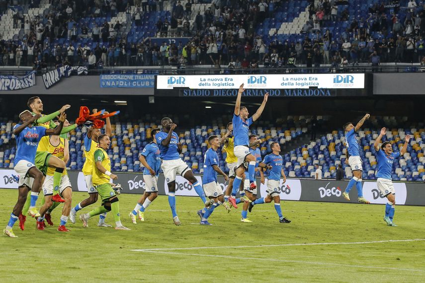 Napoli sigue líder de la Serie A con un Osimhen inspirado