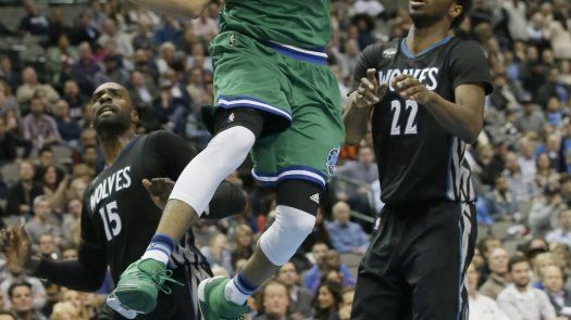 Parsons luce en la prórroga y Mavs superan a Wolves