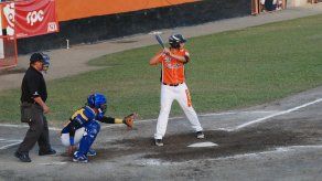 Herrera y Los Santos inician batalla por pase a la final