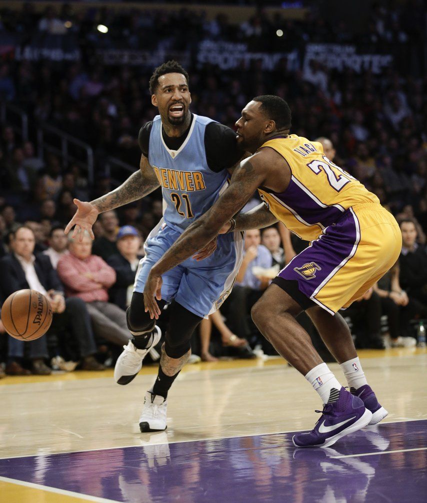 Lakers contienen a Nuggets 120-116, cortan mala racha
