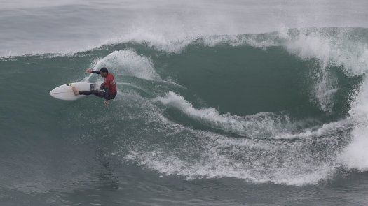 Surfistas argentinos quieren hacer olas en Tokio 2020