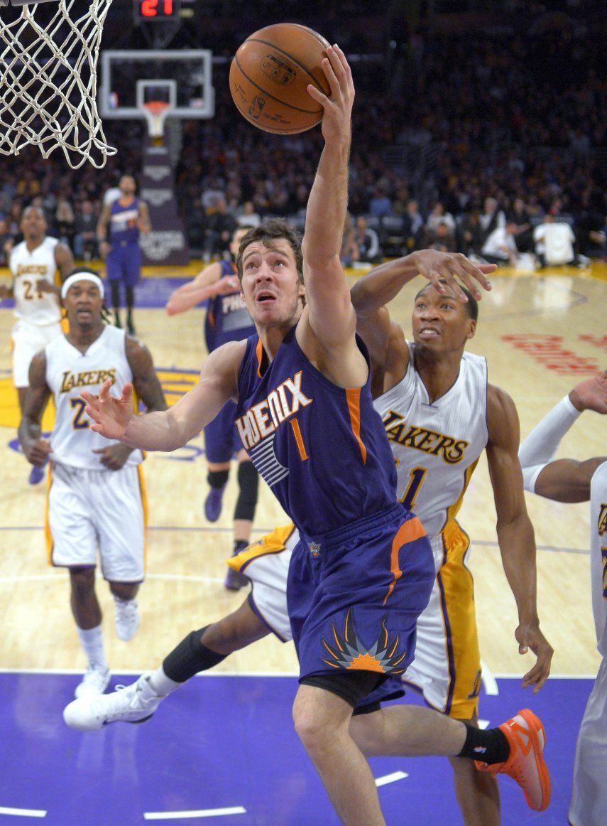 Suns vencen a Lakers y llegan a 6 triunfos seguidos