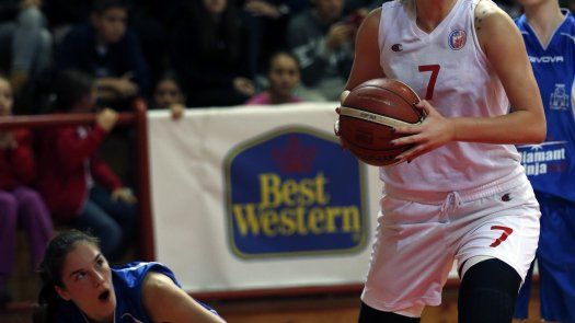 Basquetbolista serbia vuelve a profesionalismo sin pierna