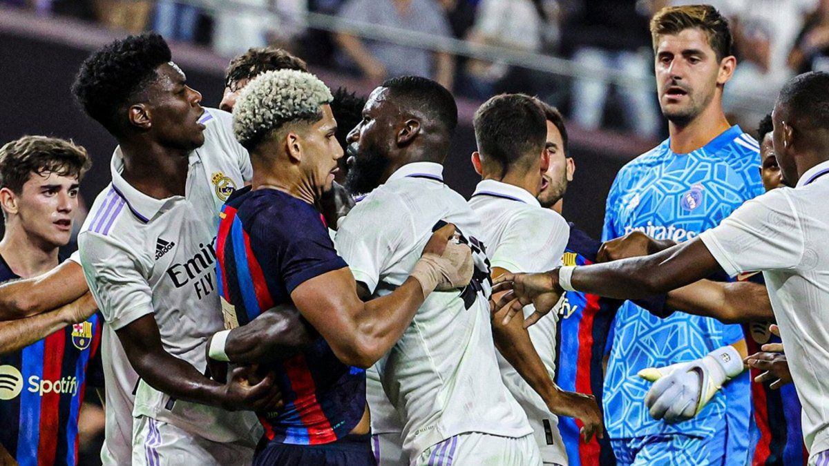 Real Madrid y Barcelona chocan en el Clásico por el liderato de LaLiga