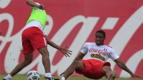 América: Perú confirma baja de Farfán