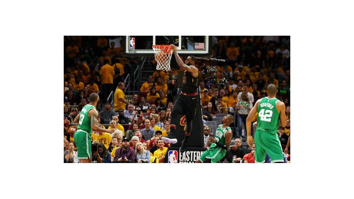 LeBron, Love y Hill oxigenan a los Cavs en final del Este de la NBA
