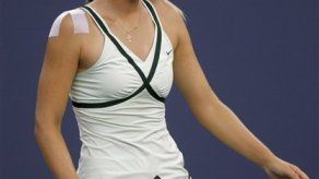 Pennetta vence a Sharapova y encara a Stosur en final de Carson