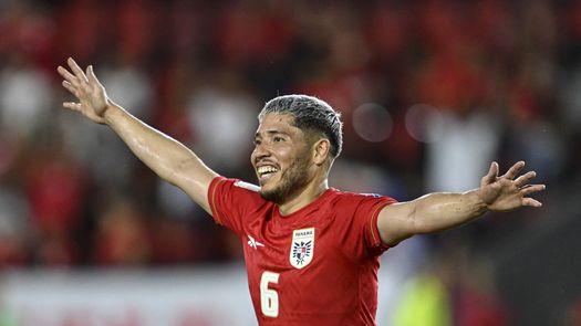 Cristian Martínez renueva contrato con su equipo.
