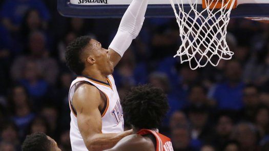 Westbrook logra triple doble; Thunder remonta ante Rockets
