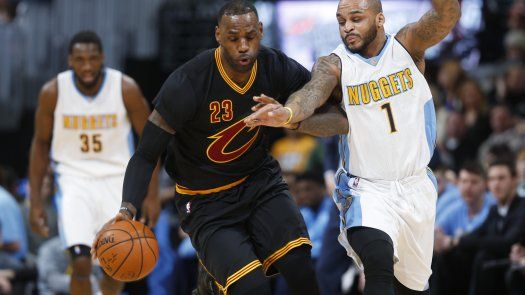 Con 34 puntos de James, Cavs superan a Nuggets
