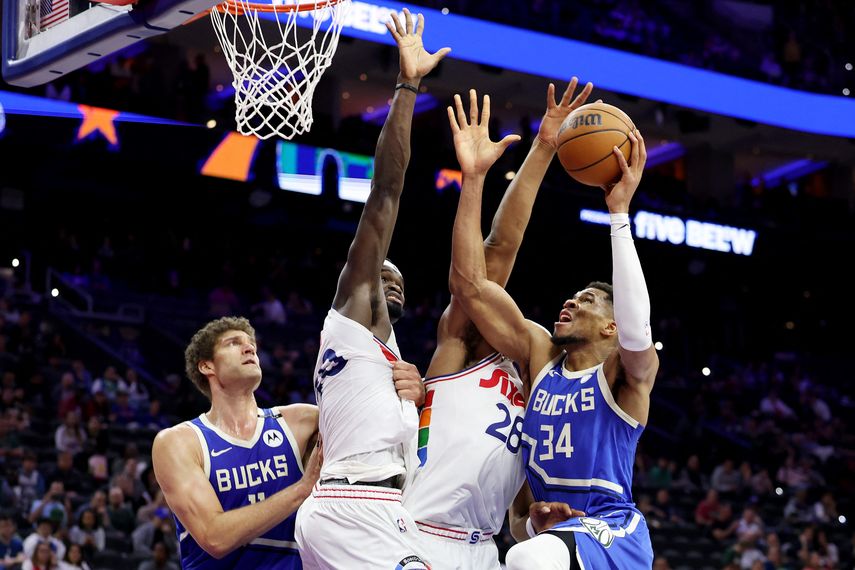 Giannis Antetokounmpo anota 35 puntos en triunfos de Bucks sobre Sixers