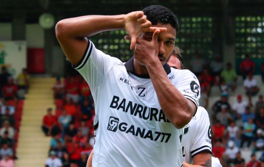 Jorman Aguilar marca para rescatar empate para el Comunicaciones