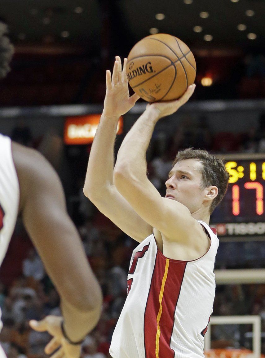 Dragic anota 25 y Heat vence a Kings en tiempo extra