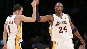 Lakers aplastan a los Mavericks