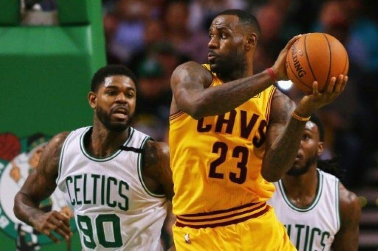 LeBron comanda la victoria de Cavaliers sobre los Celtics