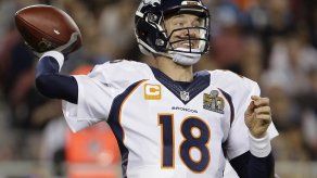 Peyton Manning le dice a los Broncos que se retirará tras 18 años en la NFL
