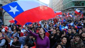 Mundial: Chilenos se lanzan a festejar a las calles