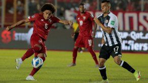 Adalberto Carrasquilla salió tocado del partido ante México