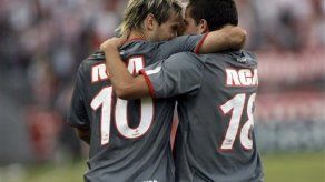 Argentina: Estudiantes vence 3-1 a Argentinos y acaricia tí­tulo