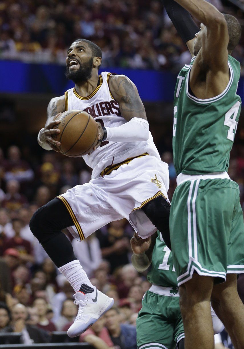 Irving suma 42 puntos y Cavs están a un paso de la final