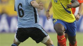 Mundial: Ecuador se queja de antifútbol uruguayo y arbitraje