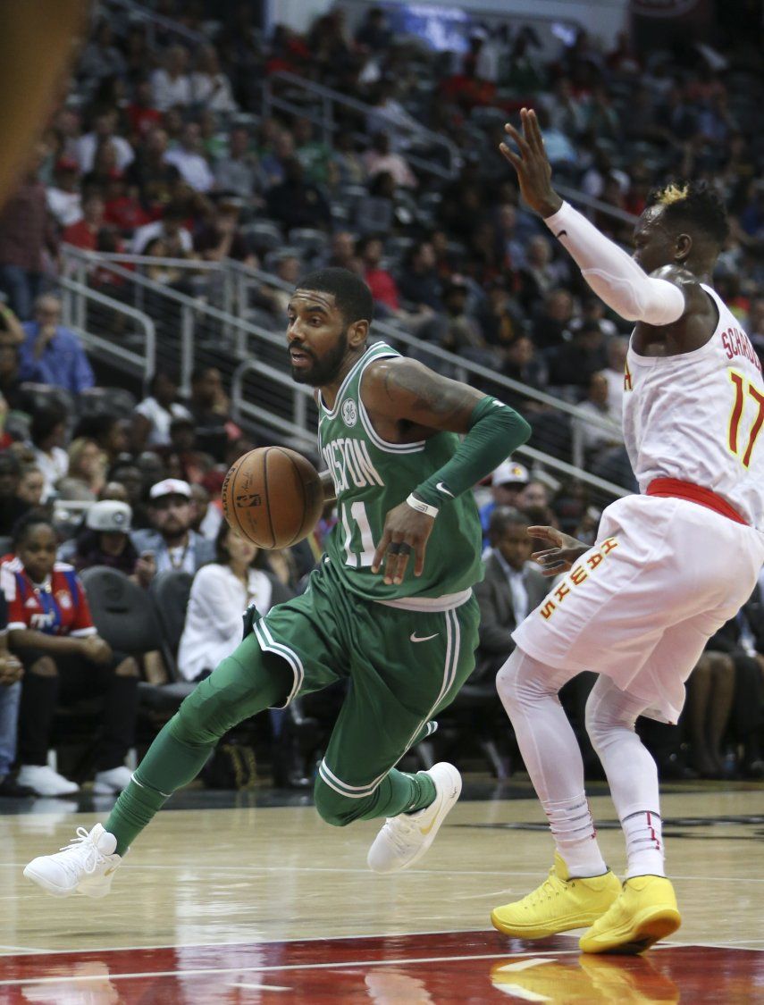Irving y Celtics superan a Hawks en los últimos instantes