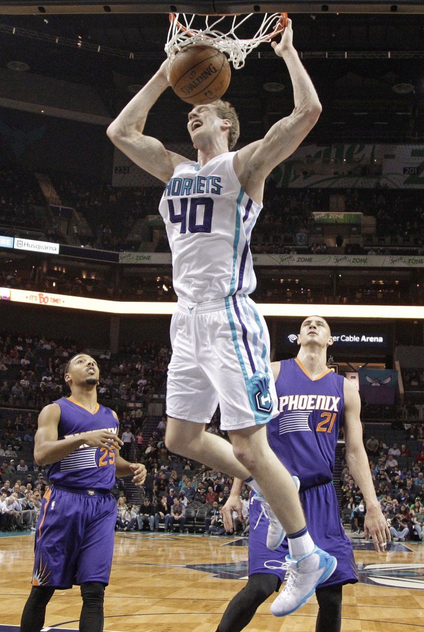 Hornets propinan paliza 126-92 a Suns