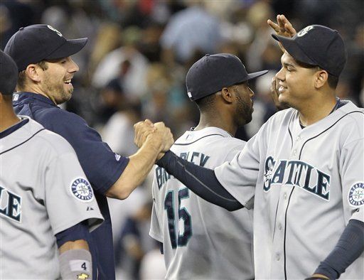 Félix Hernández blanquea a los Yanquis en su propia casa