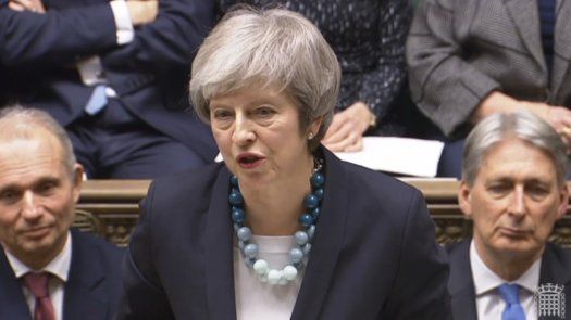 May aplaza la votación sobre el Brexit