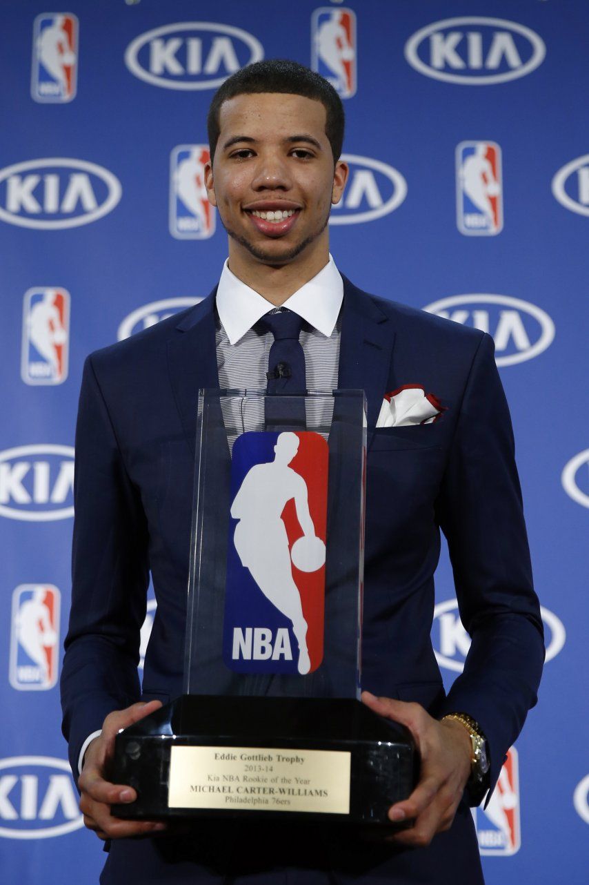 Carter-Williams, de 76ers, Novato del Año de NBA
