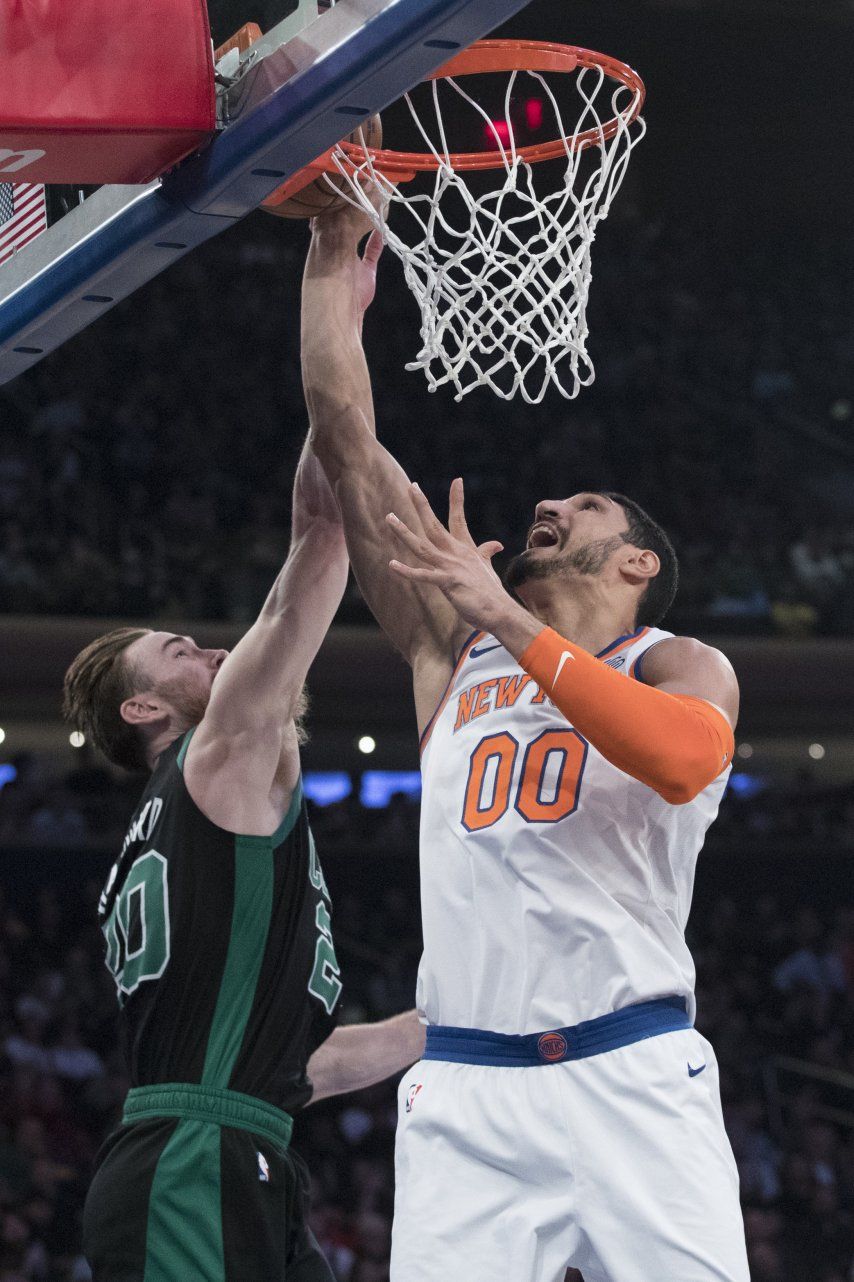 Blazers firman al pívot Enes Kanter
