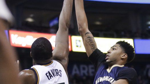 Pelicans remontan en último cuarto, ganan a Jazz 104-94