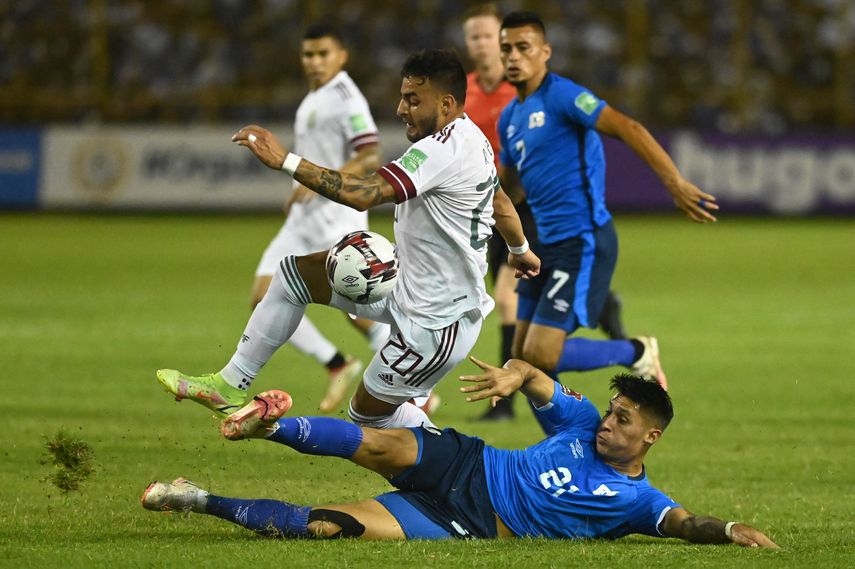 El Salvador solo recibe multa económica por incidentes en juego ante México