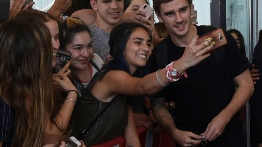 Griezmann llega a Uruguay y vuelve a declararse admirador de los charrúas
