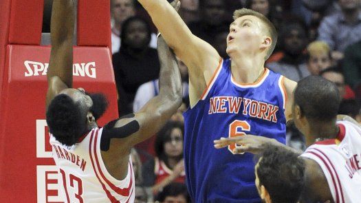 Porzingis guía a Knicks en triunfo sobre Rockets