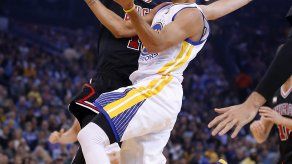 Curry lidera a Warriors ante Bulls en un inicio de liga 14-0
