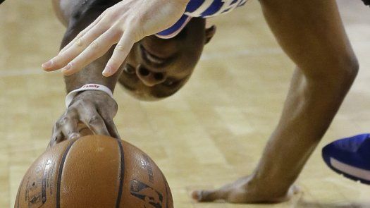 Harris destaca en paliza de Pistons sobre 76ers