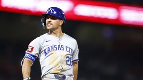 MLB: Los Piratas de Pittsburgh envían a Adam Frazier a los Reales por un jugador de liga menor.